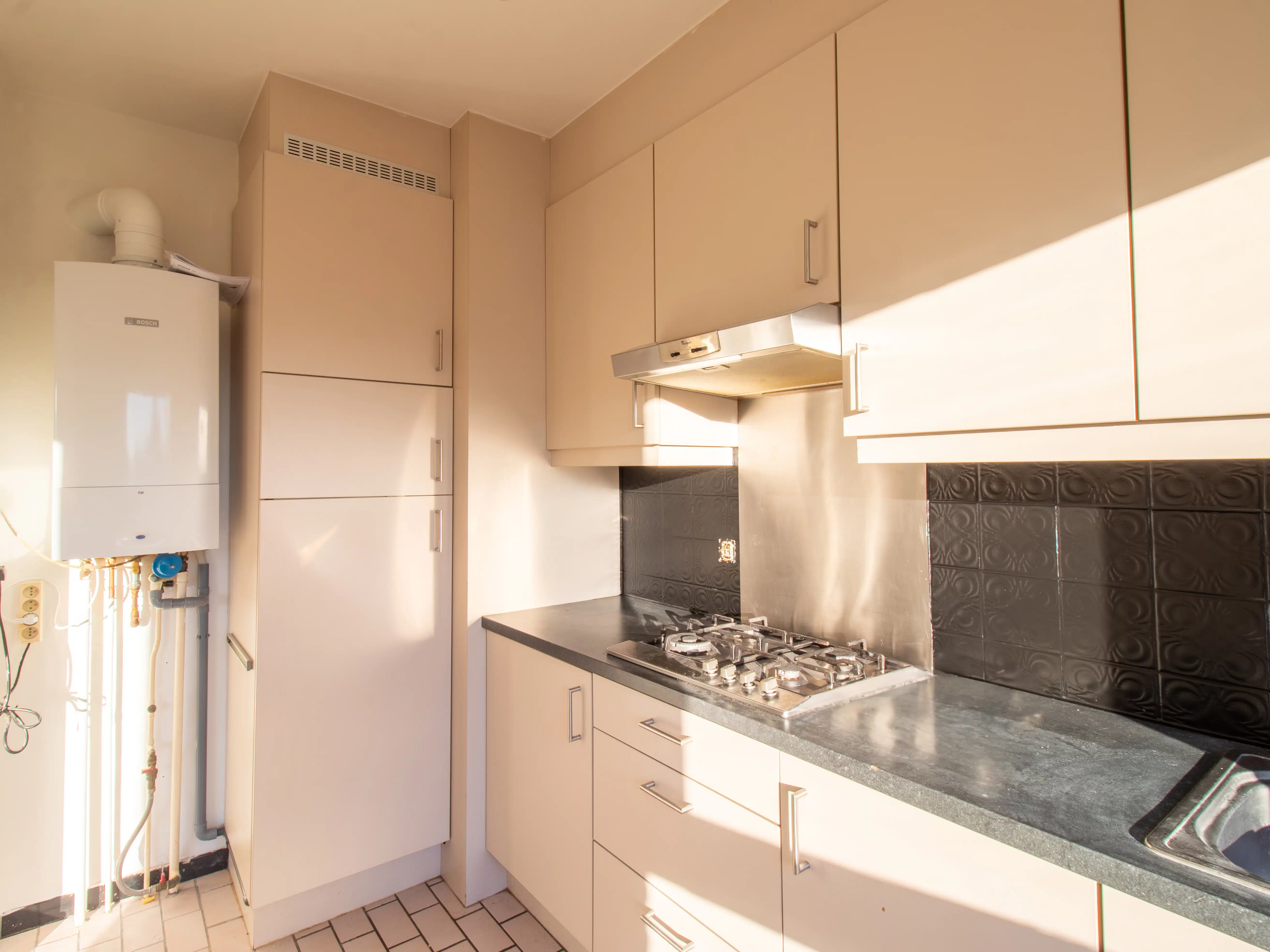 Ruim 2 slaapkamer appartement met garage en zicht op water foto 6