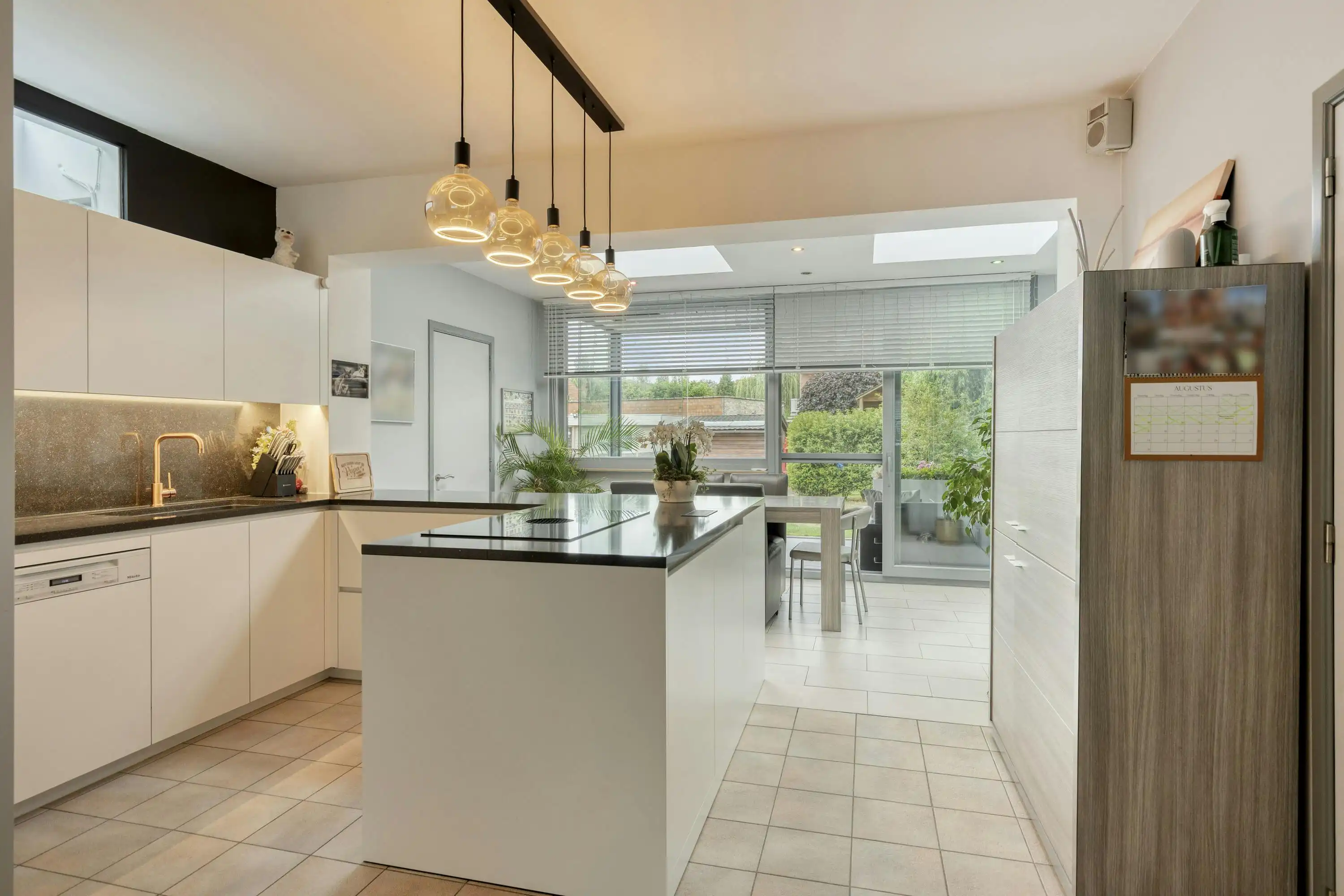 Lichtrijk halfopen huis met tuin en 5 slaapkamers te Schoten foto 6