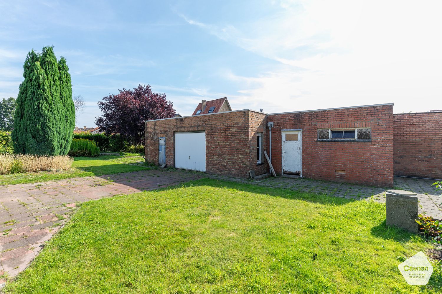 STEVIGE TE RENOVEREN HALF-OPEN WONING in het hartje van Oostkamp met 4 slaapkamers en GARAGE foto 13