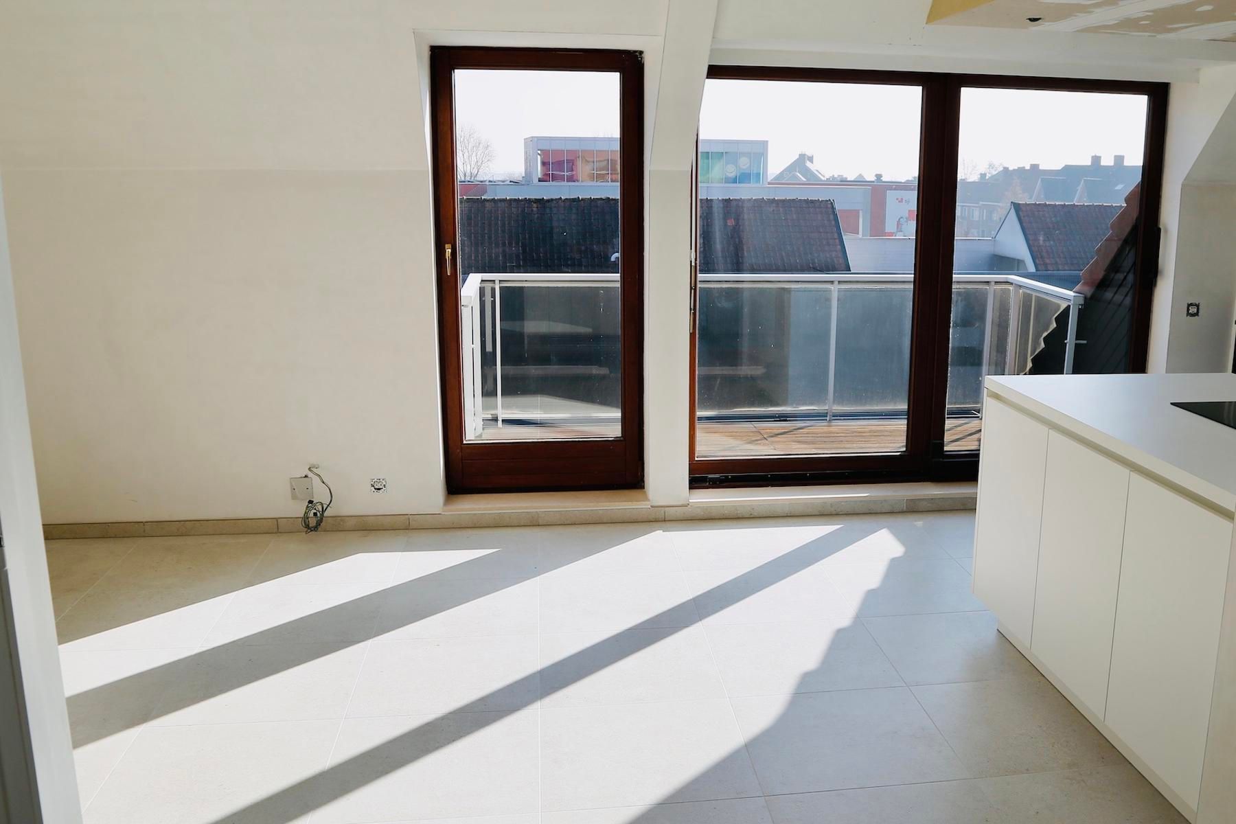 Volledig gerenoveerd appartement met zonnige terrassen. foto 14