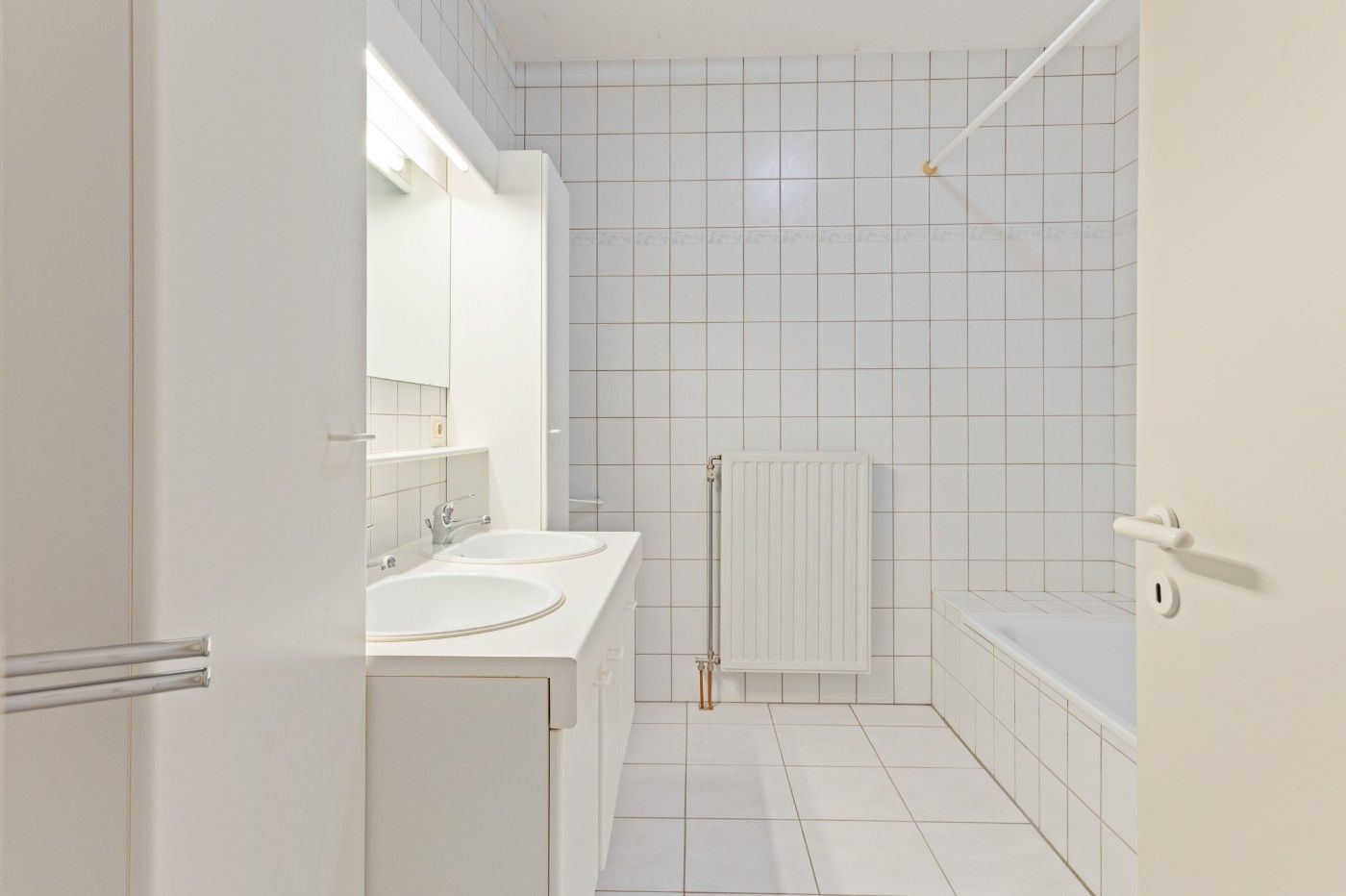 Keurig, ruim gelijkvloersapp. met 2 slpk., inpandige garage en tuin foto 10