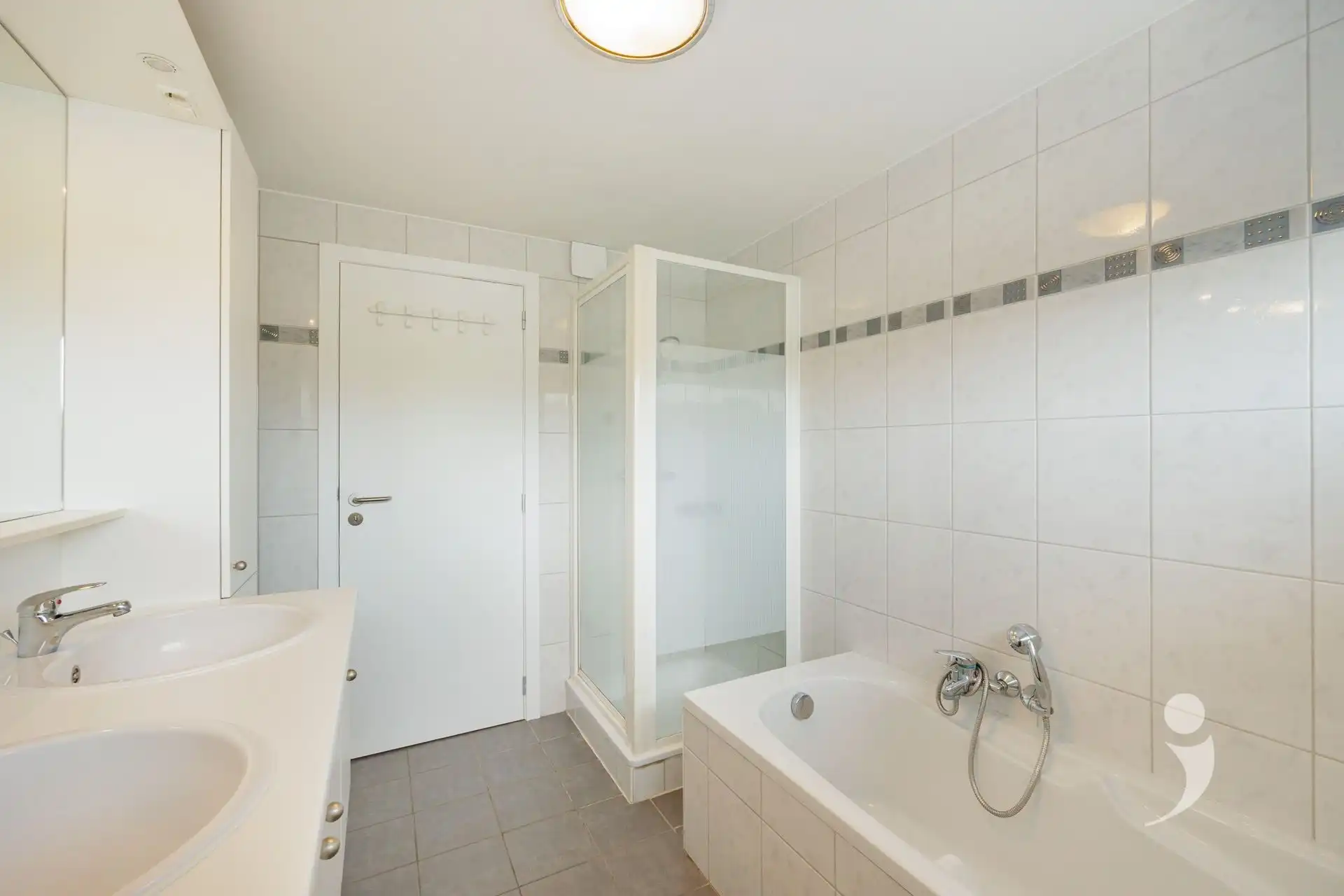 Ruim appartement met groot terras en 2 slaapkamers foto 17