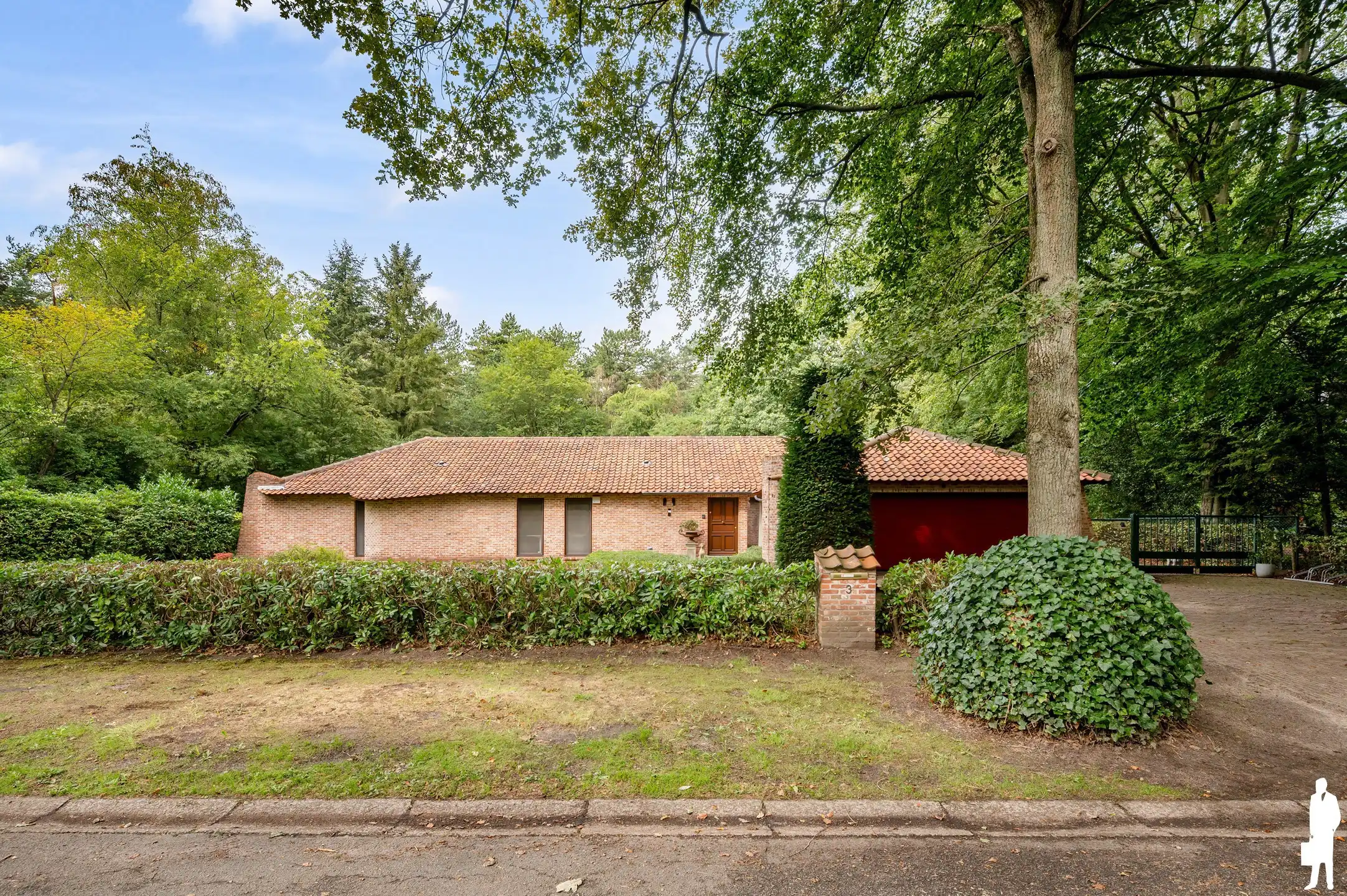 Karaktervolle gelijkvloerse villa op ca. 2.000 m² in zeer rustige, gegeerde en autoluwe wijk Dennendael en dichtbij het natuurgebied foto 63