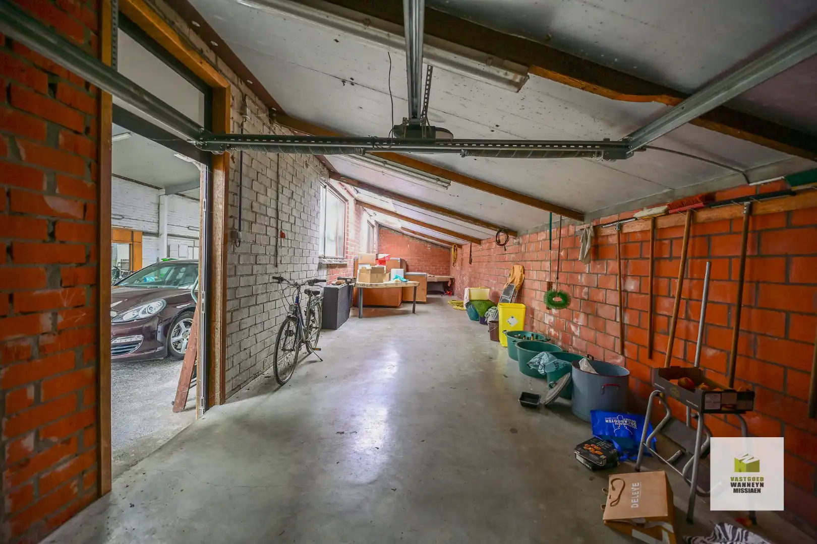 Gelijkvloerse woning met praktijkruimte (50m2) en loods (300m2) foto 19