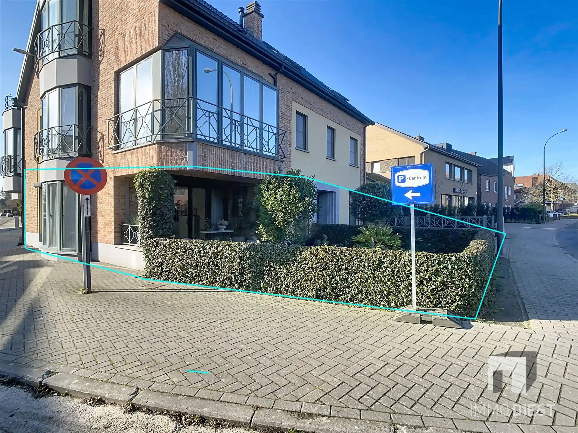 Topligging: gelijkvloers appartement mét garage en kelder foto {{pictureIndex}}