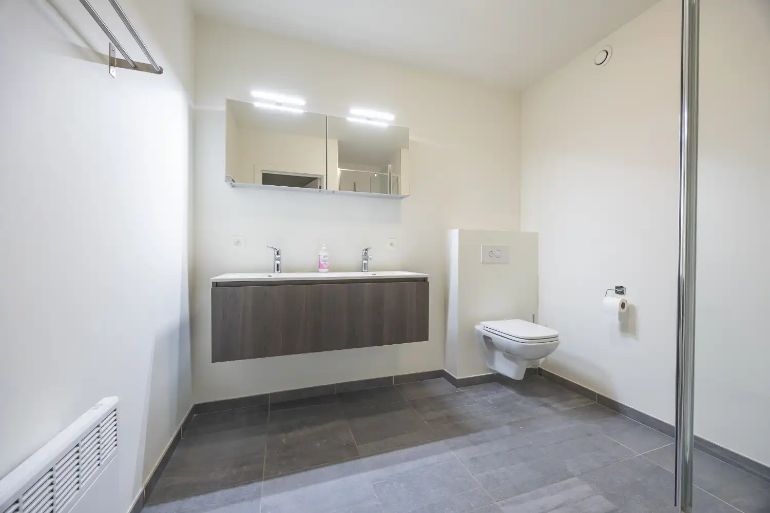 Modern gerenoveerd ruim appartement vlakbij het strand van Bredene foto 10