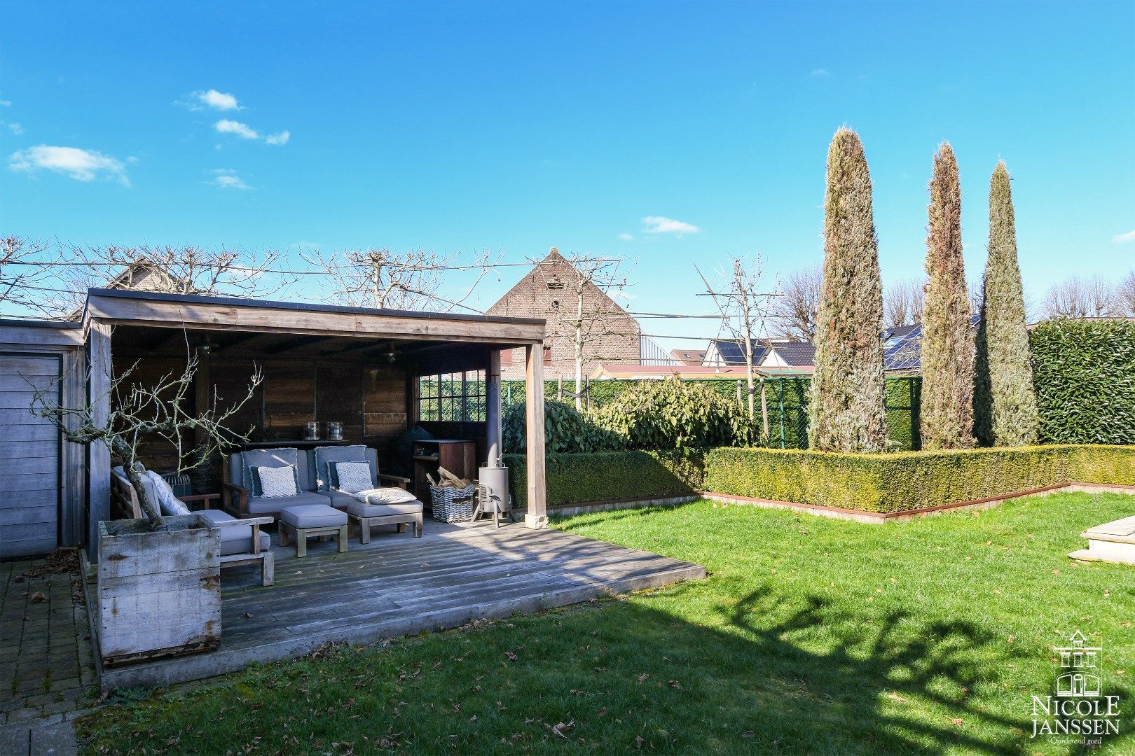 Kwalitatief afgewerkte en instapklare villa met mooi aangelegde tuin nabij het centrum  foto 38