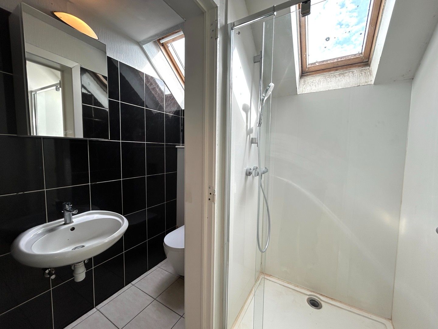 Instapklaar duplex-appartement met twee slaapkamers te Ardooie! foto 9
