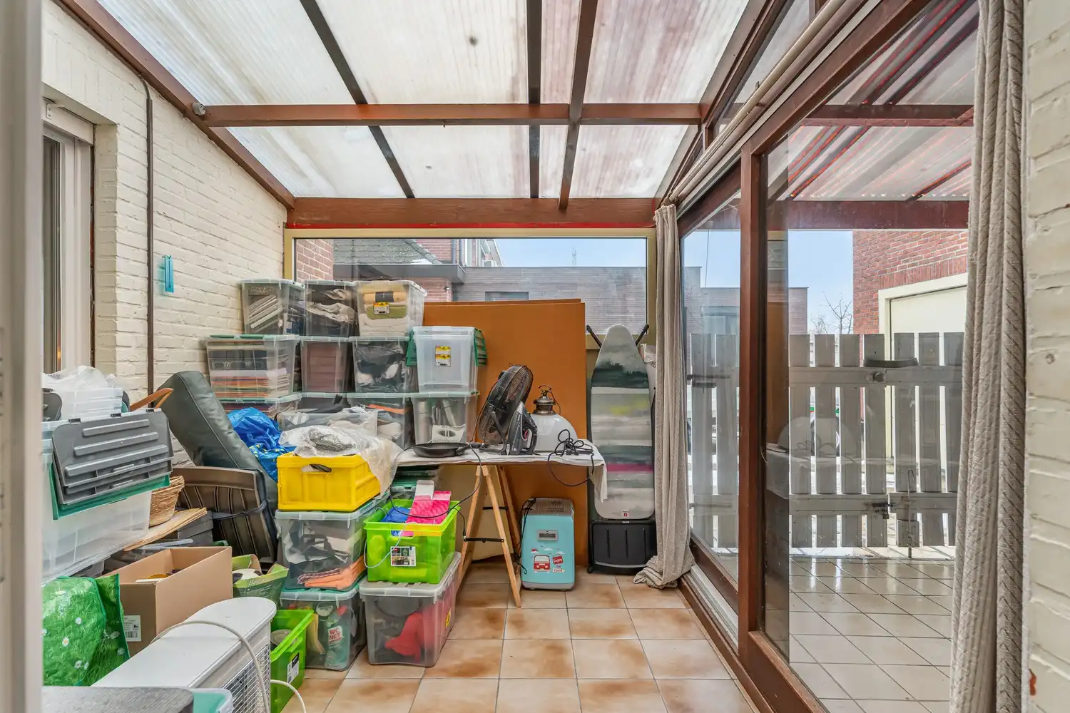 Goed gelegen en vrijstaande woning met 2 slaapkamers, uitbreidingsmogelijkheden onder het dak en een oprit met een garage op een perceel van 9a 96ca grenzend aan en met de tuin deels gelegen in agrarisch gebied! foto 11