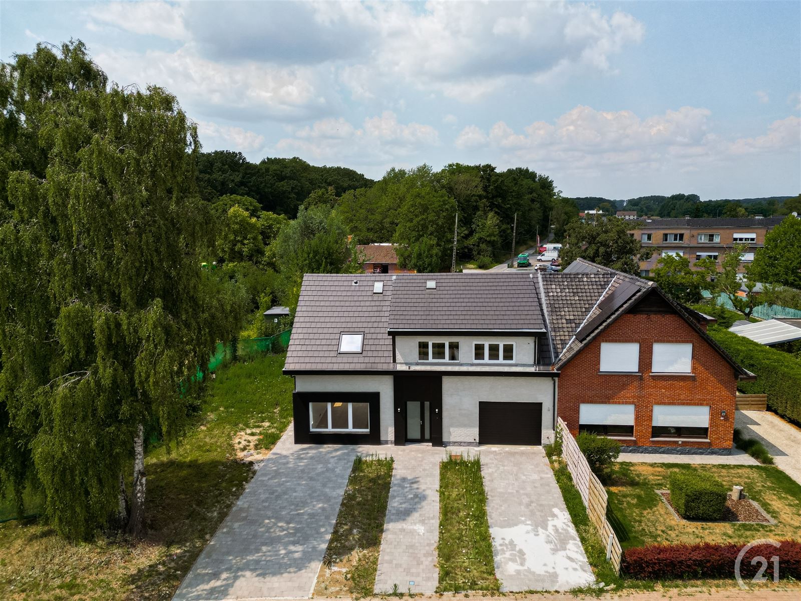 Magnifiek gerenoveerde woning met bijgebouw en parkeergelegenheid foto {{pictureIndex}}