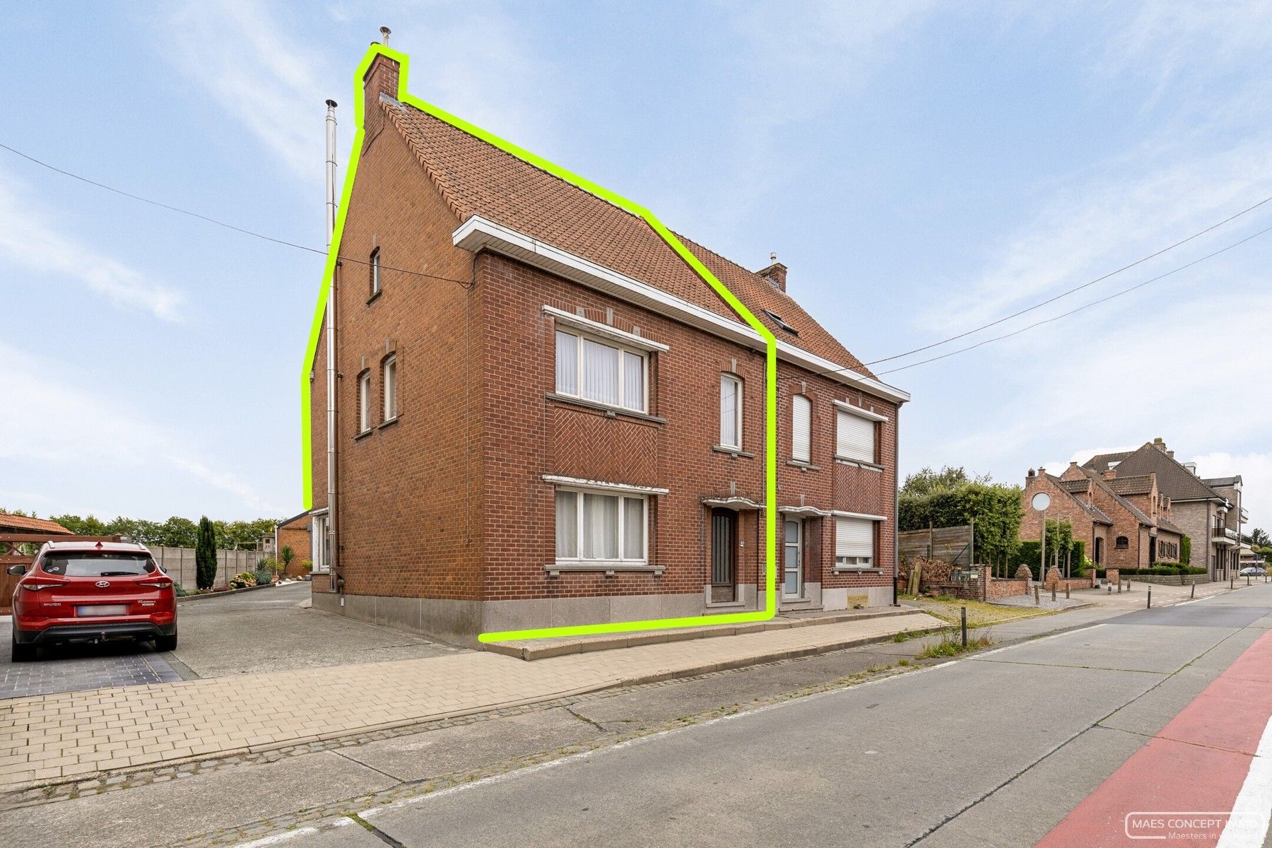 Te renoveren woning met loods te koop in centrum Anzegem foto 1