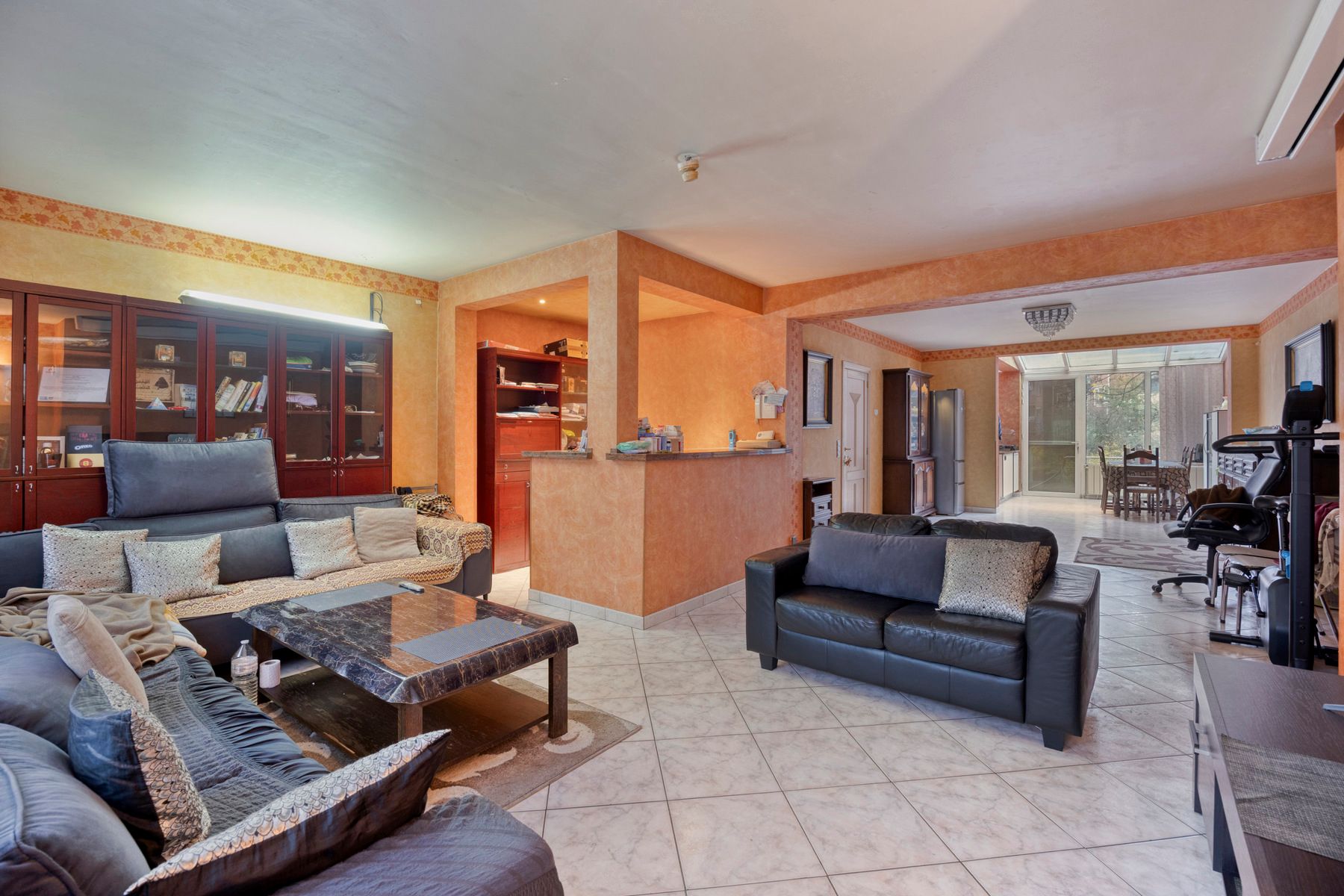 Gezinswoning met vier slaapkamers, tuin en ruime garage foto 11