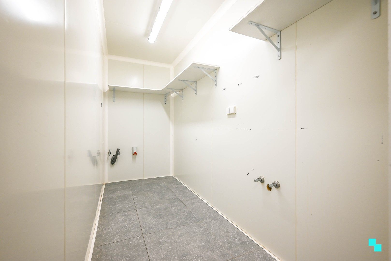 Gunstig gelegen handelspand in het hart van Oostrozebeke foto 10
