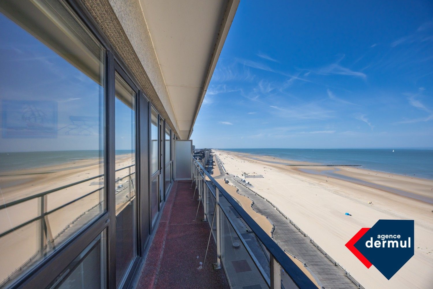 RESIDENTIE ROYAL PALACE VII foto {{pictureIndex}}