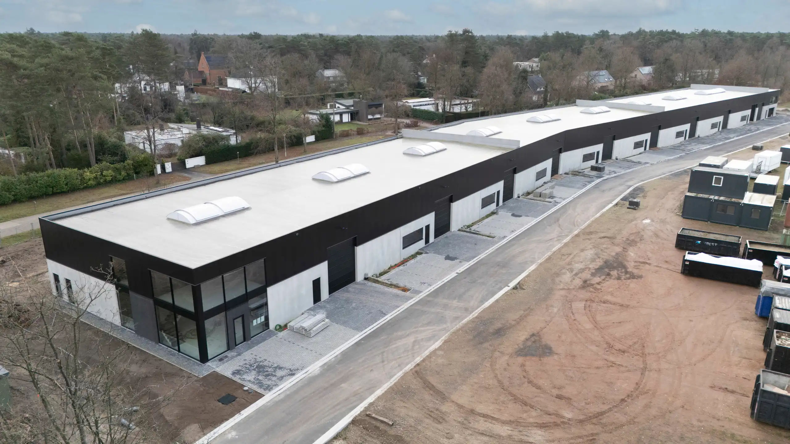 Nieuwbouw KMO-unit van 353m² te Beerse foto {{pictureIndex}}