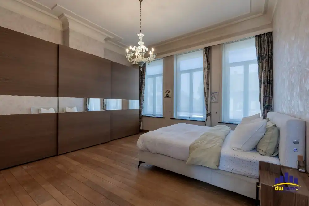 Ruime herenwoning van 275 m² met 4 slaapkamers en praktijkruimte foto 11