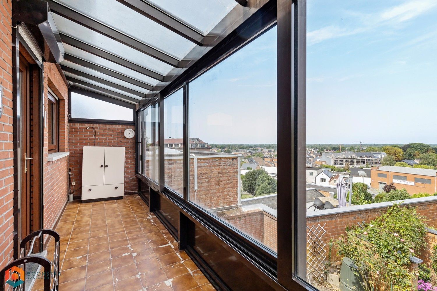 Instapklare woning met garage op sublieme locatie foto 11