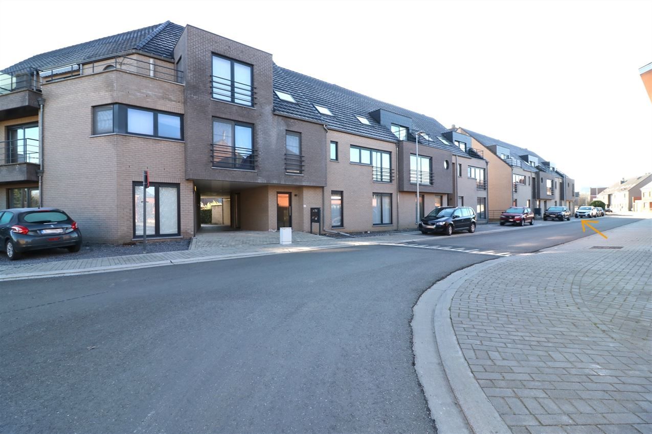 Centraal, doch rustig gelegen duplex met 2 slpk. en afgesloten garage foto 37