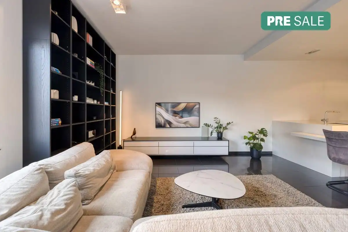 Instapklaar en energiezuinig appartement nabij hartje Hasselt foto {{pictureIndex}}