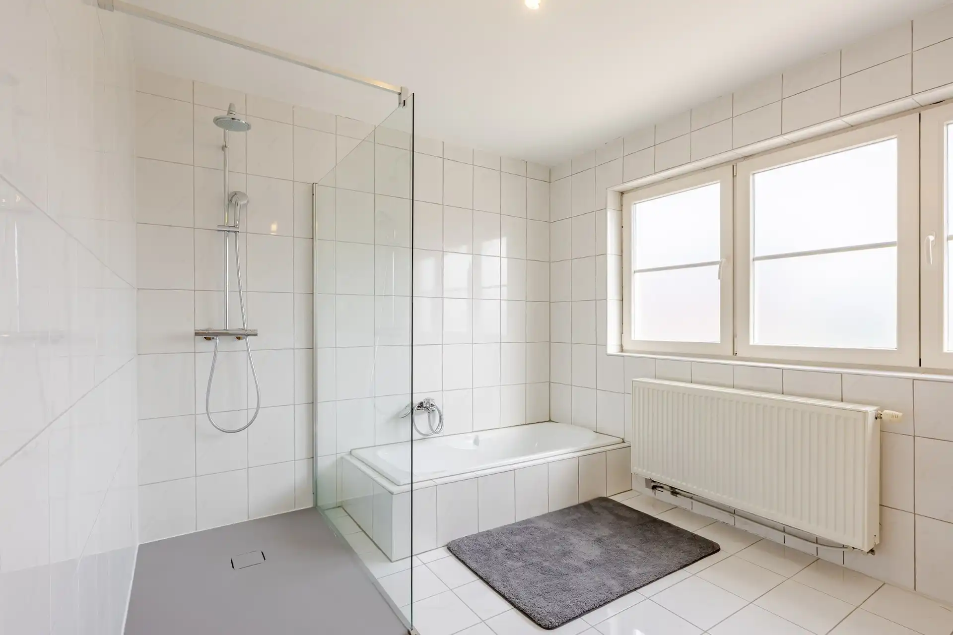 Instapklare halfopen bebouwing met 3 slaapkamers, zonnepanelen en zonnige tuin te Aalst foto 15