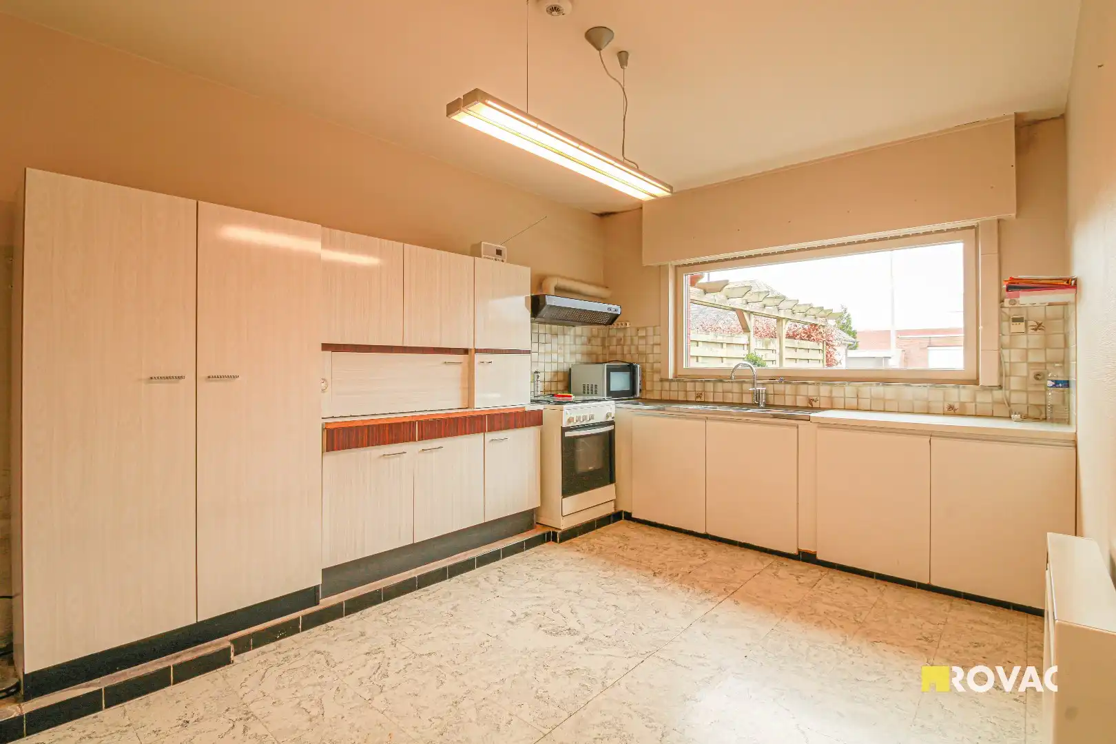 Alleenstaande bungalow op rustige hoekligging nabij provinciedomein ’t Veld te Ardooie! foto 5