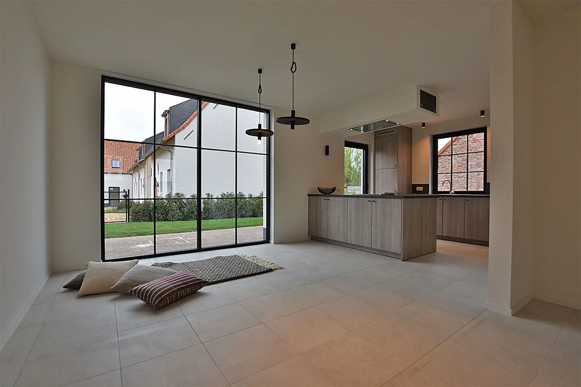 Instapklare DORPSWONING met 3 SLAAPKAMERS, TUIN/TERRAS, PARKING & grote KELDER foto 4