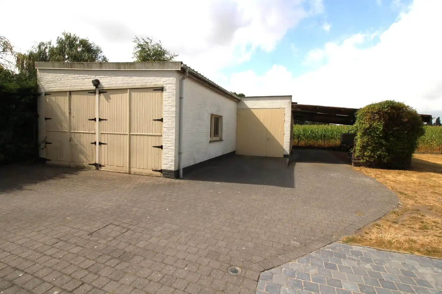 Maldegem | Instapklare praktijk- of kantoorruimte met parking en bijgebouw. foto 15