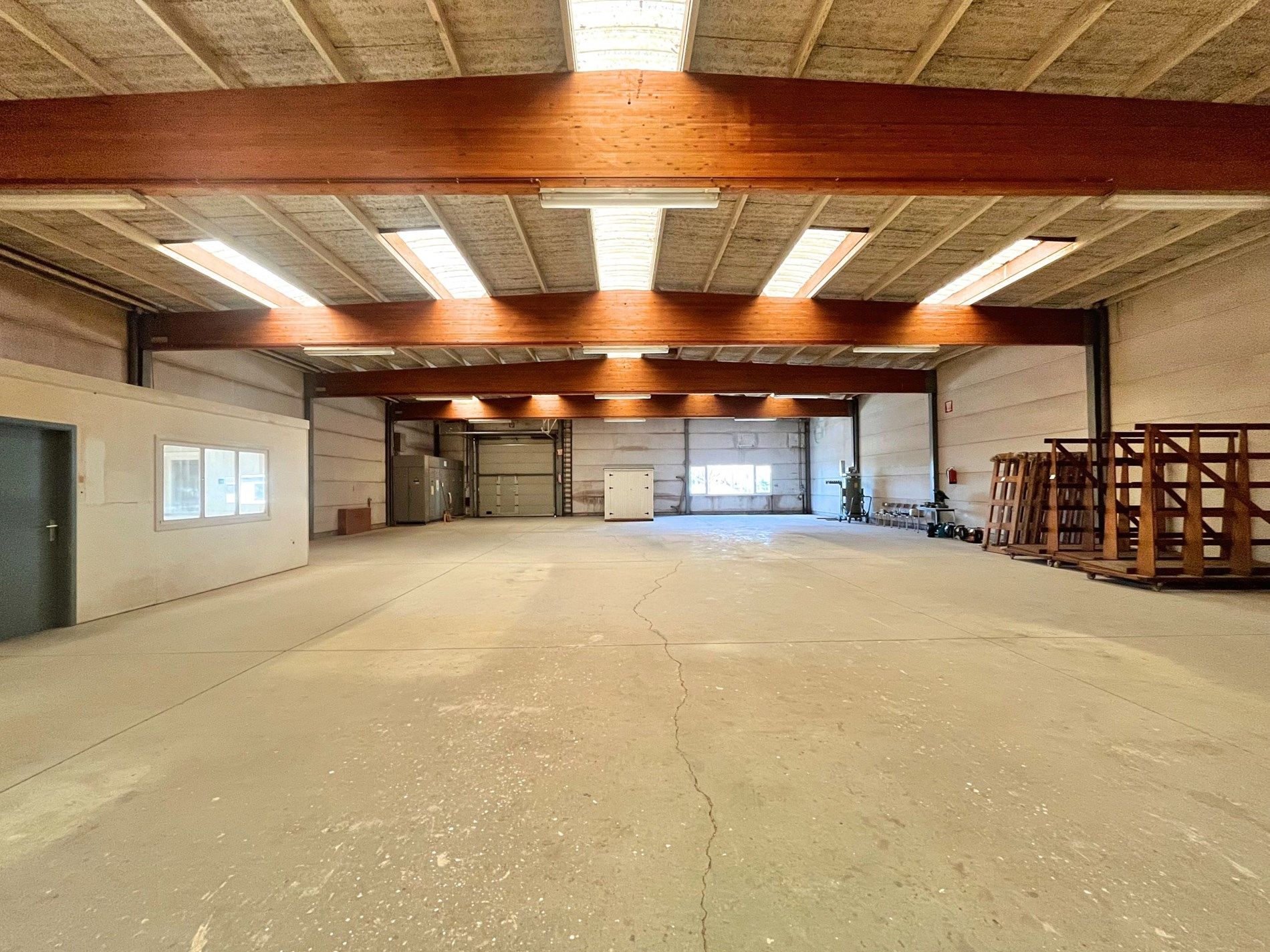 Gebruiksklare loods/atelier in het industriepark van Knokke foto 8