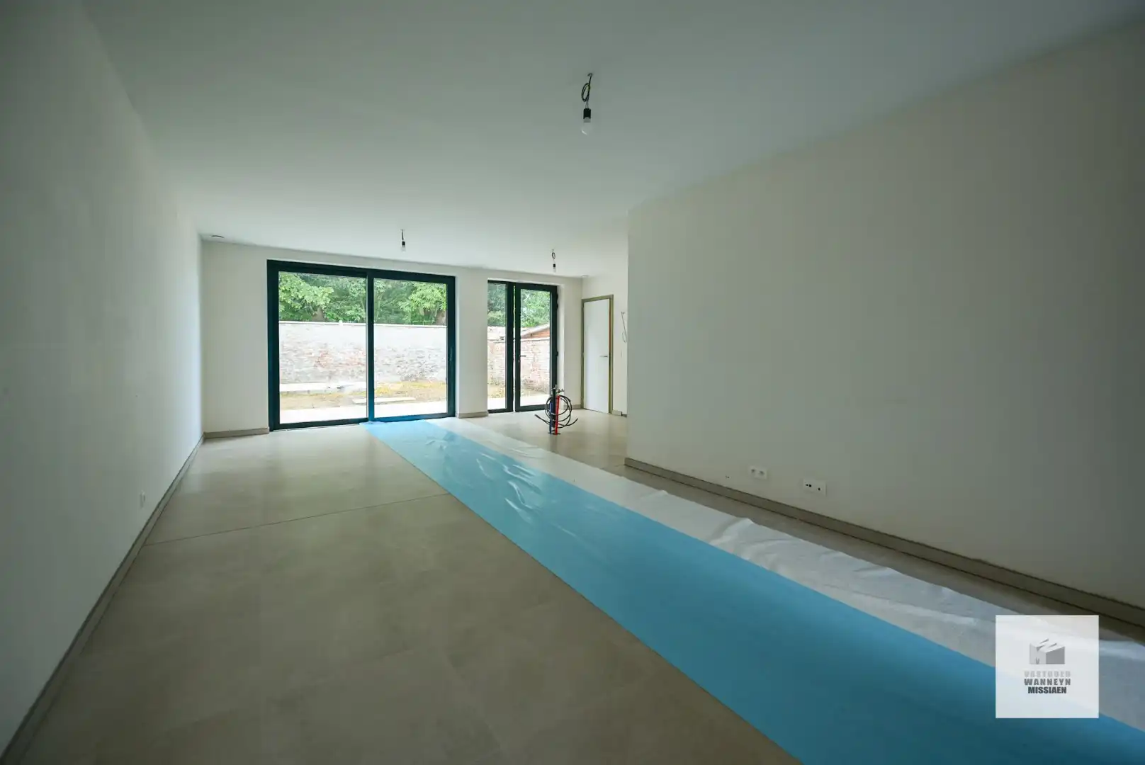 Moderne energiezuinige halfopen woning met 3 slaapkamers, tuin en carport foto 4