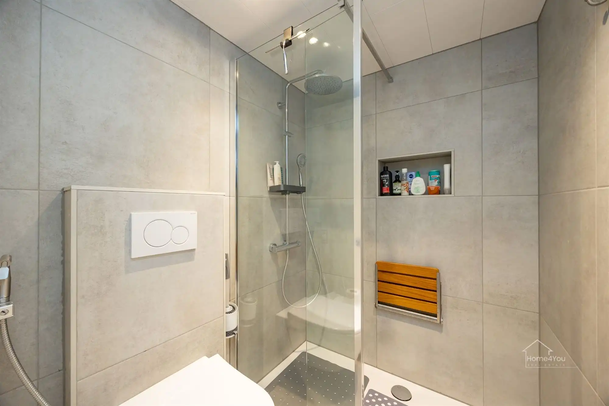 Gerenoveerde woning met vier slaapkamers in Merksem! foto 9