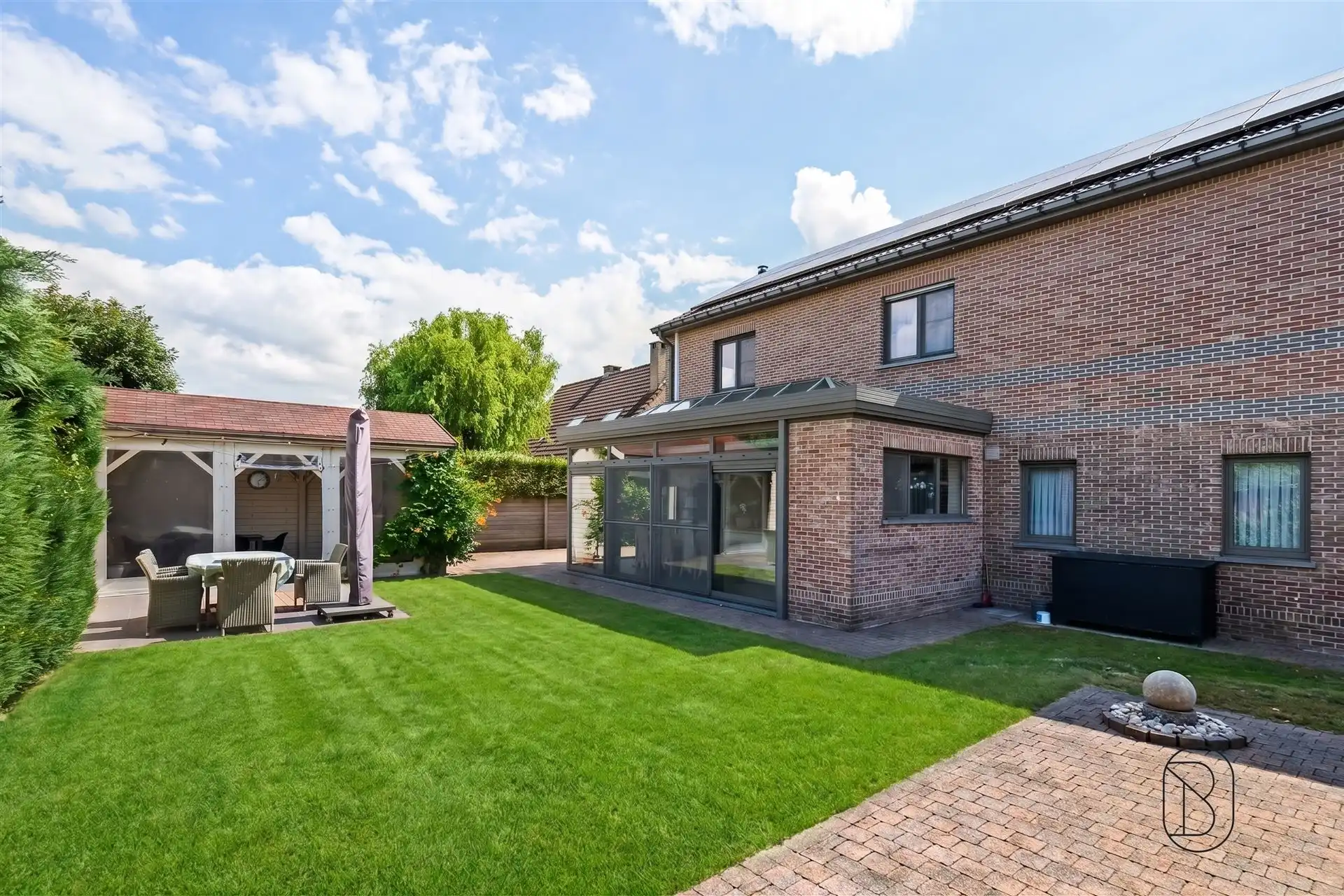Ruime gezinswoning met 5 slaapkamers, veranda en tuin! foto 3