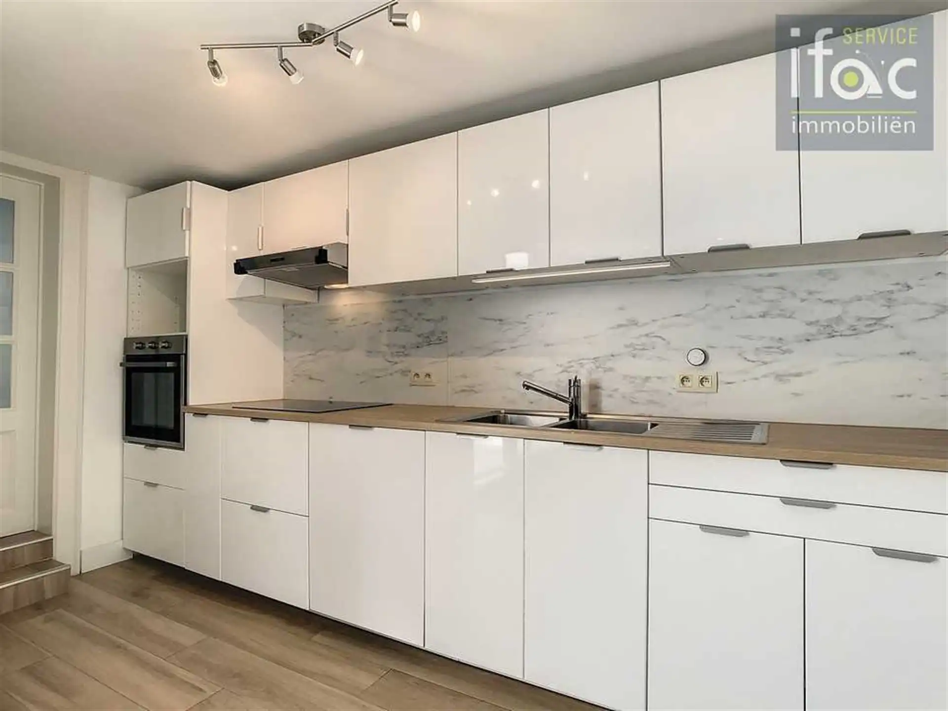 Gerenoveerde 4 slaapkamer woning in centrum Tervuren foto 3