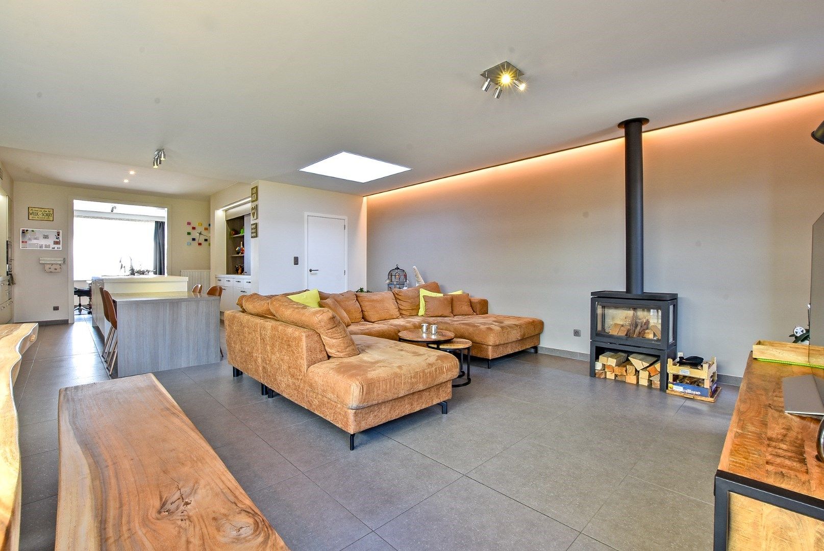 Stijlvol gerenoveerde woning met 4/5 slaapkamers en 2 garages te Diksmuide! foto 10