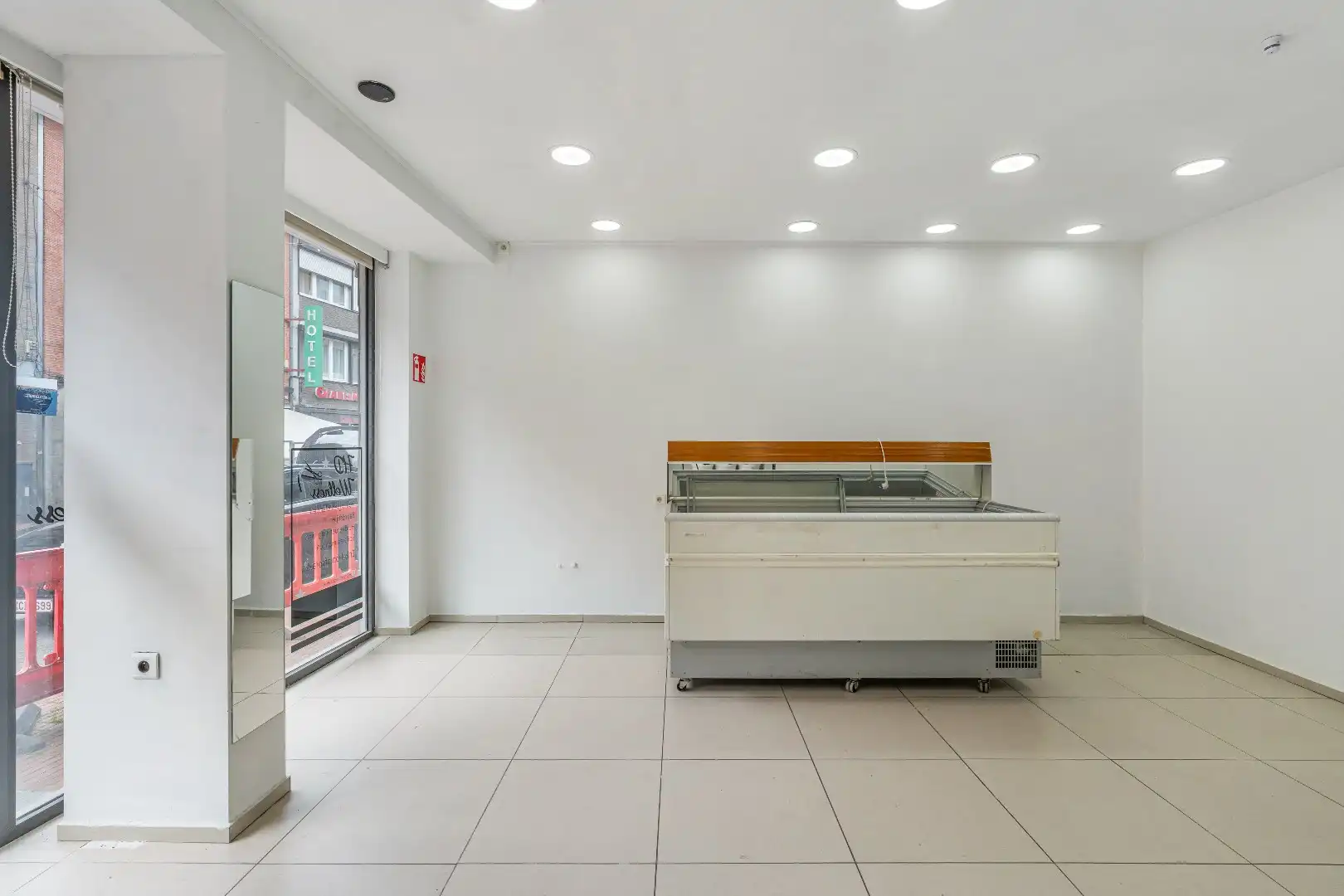 Commercieel uitstekend gelegen handelspand, 60m² foto 5