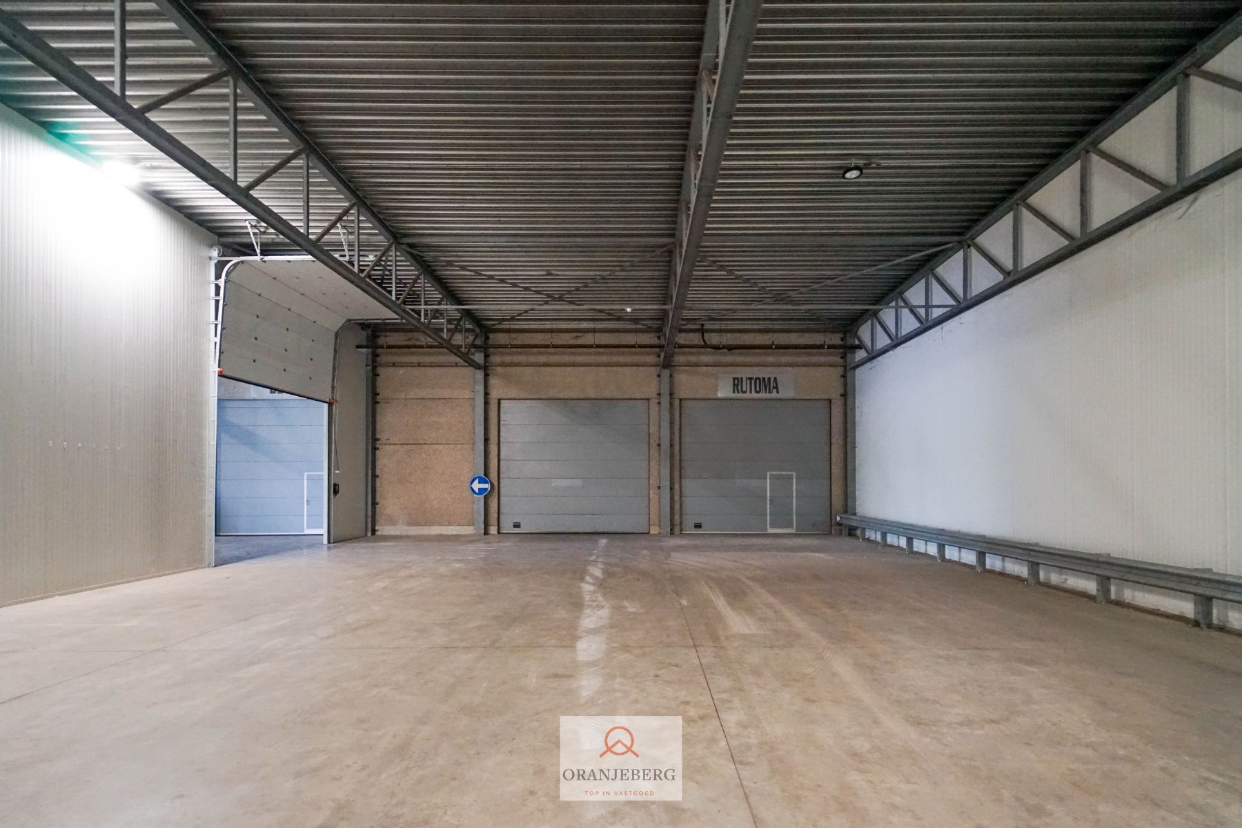 Groot magazijn (853m²) Te Huur met hoge bereikbaarheid vlakbij R4 foto 4