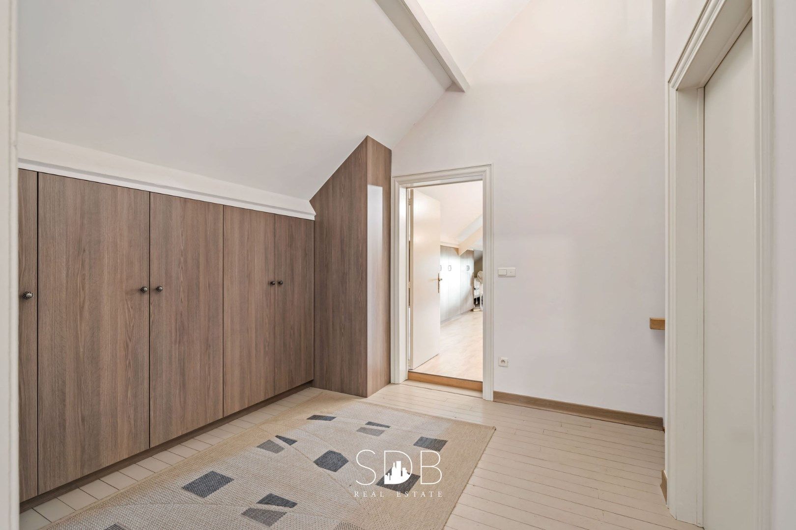 Authentieke hoeve met diverse bijgebouwen en graslanden op 93.155m² foto 25