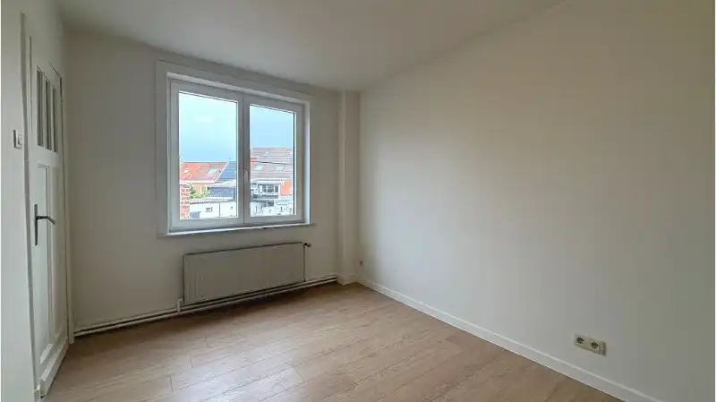 Gerenoveerde 3-slaapkamerwoning met ruim TERRAS te huur in Sint-Michiels Brugge foto 7