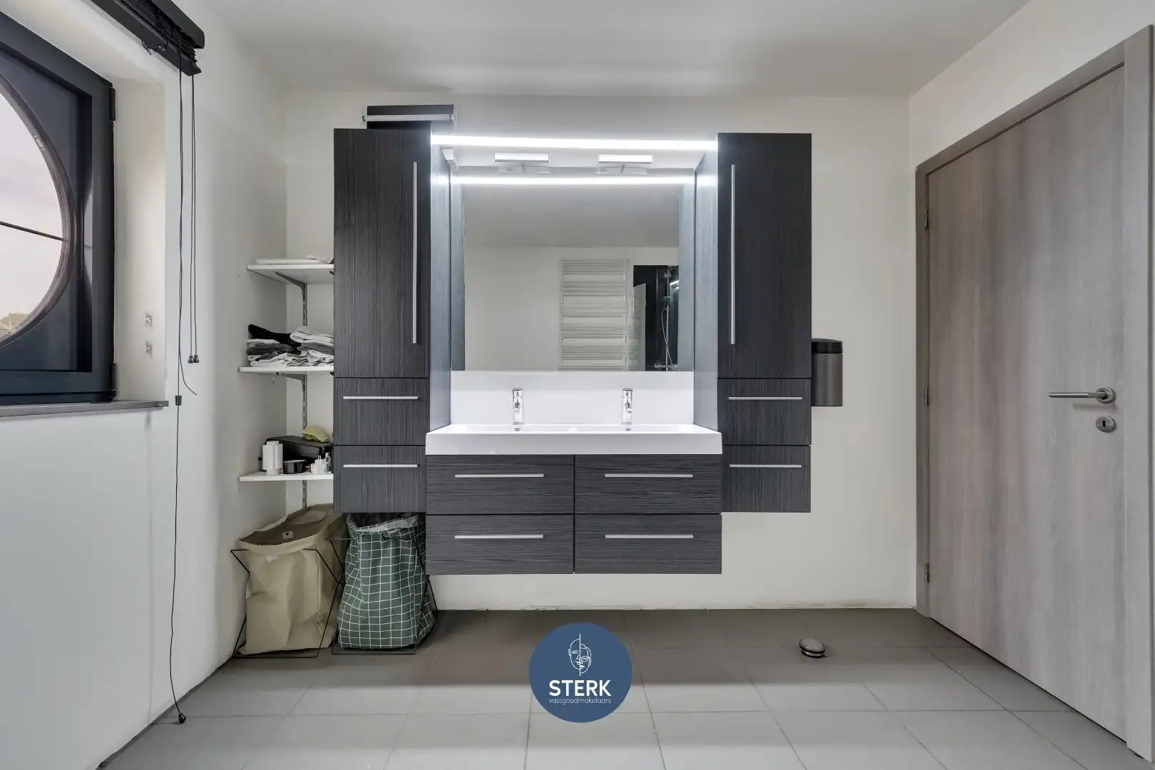 VEELZIJDIG INDUSTRIEPAND MET INSTAPKLAAR APPARTEMENT TE MAASMECHELEN ! foto 26