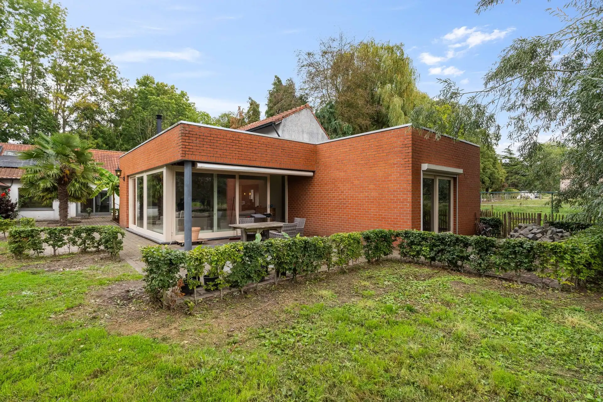 Unieke hoeve met bijgebouw op 19.459 m² grond, verscholen in het groen foto 18