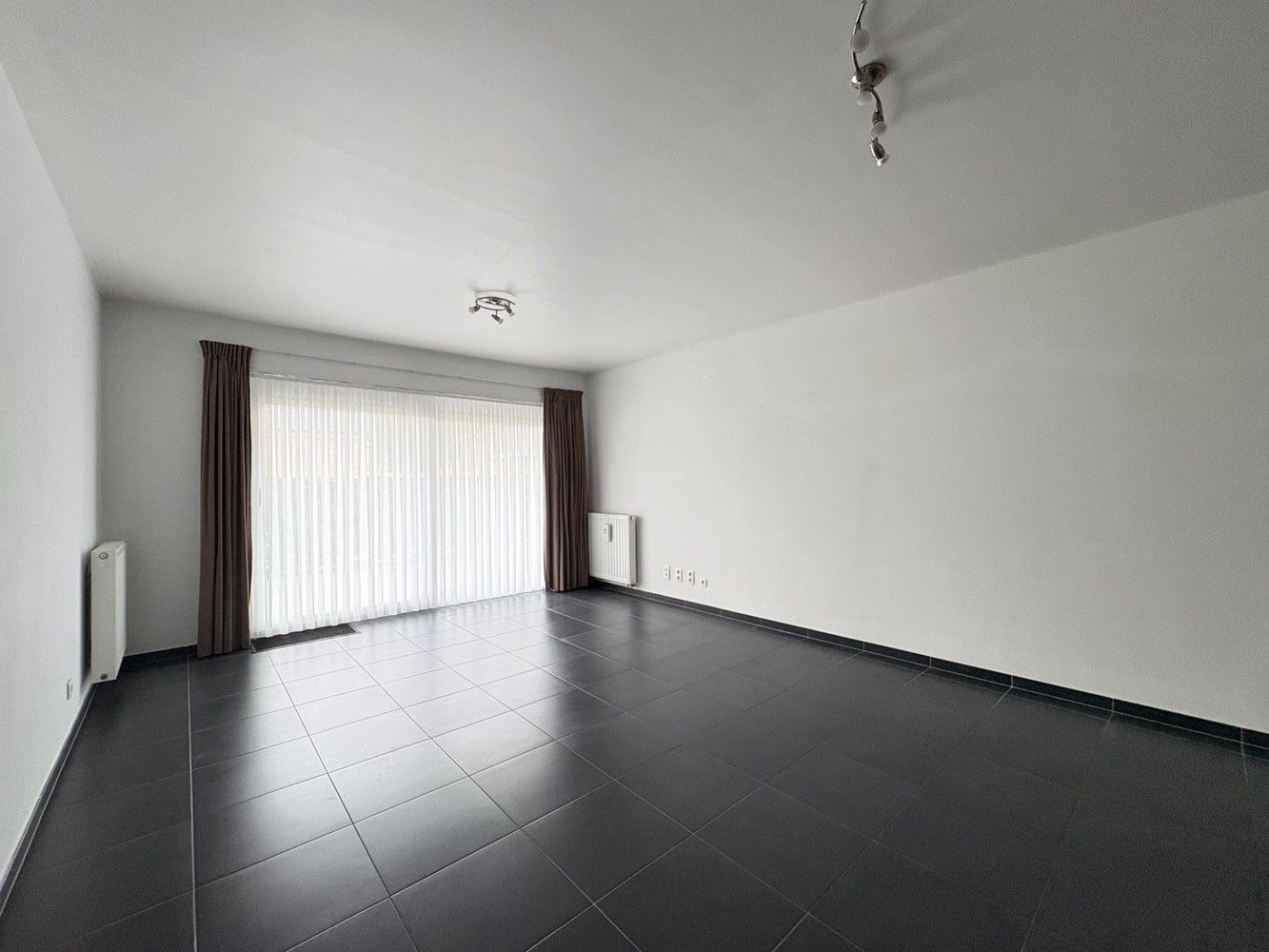 Instapklaar appartement met 2 slaapkamers en een mooi terras + garage foto 2