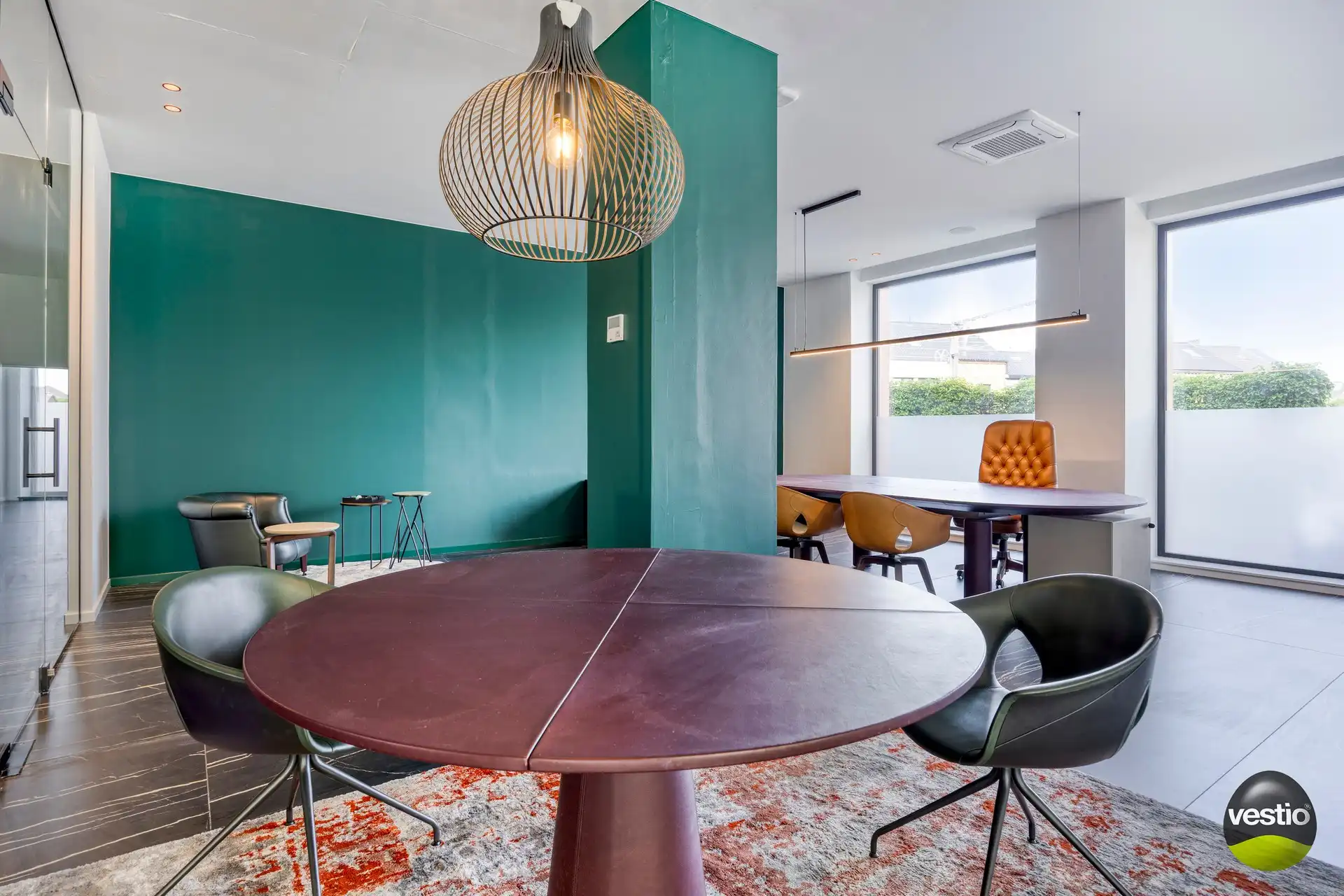 Luxueuze gelijkvloerse kantoorruimte van ca. 328 m² met parking. foto 6