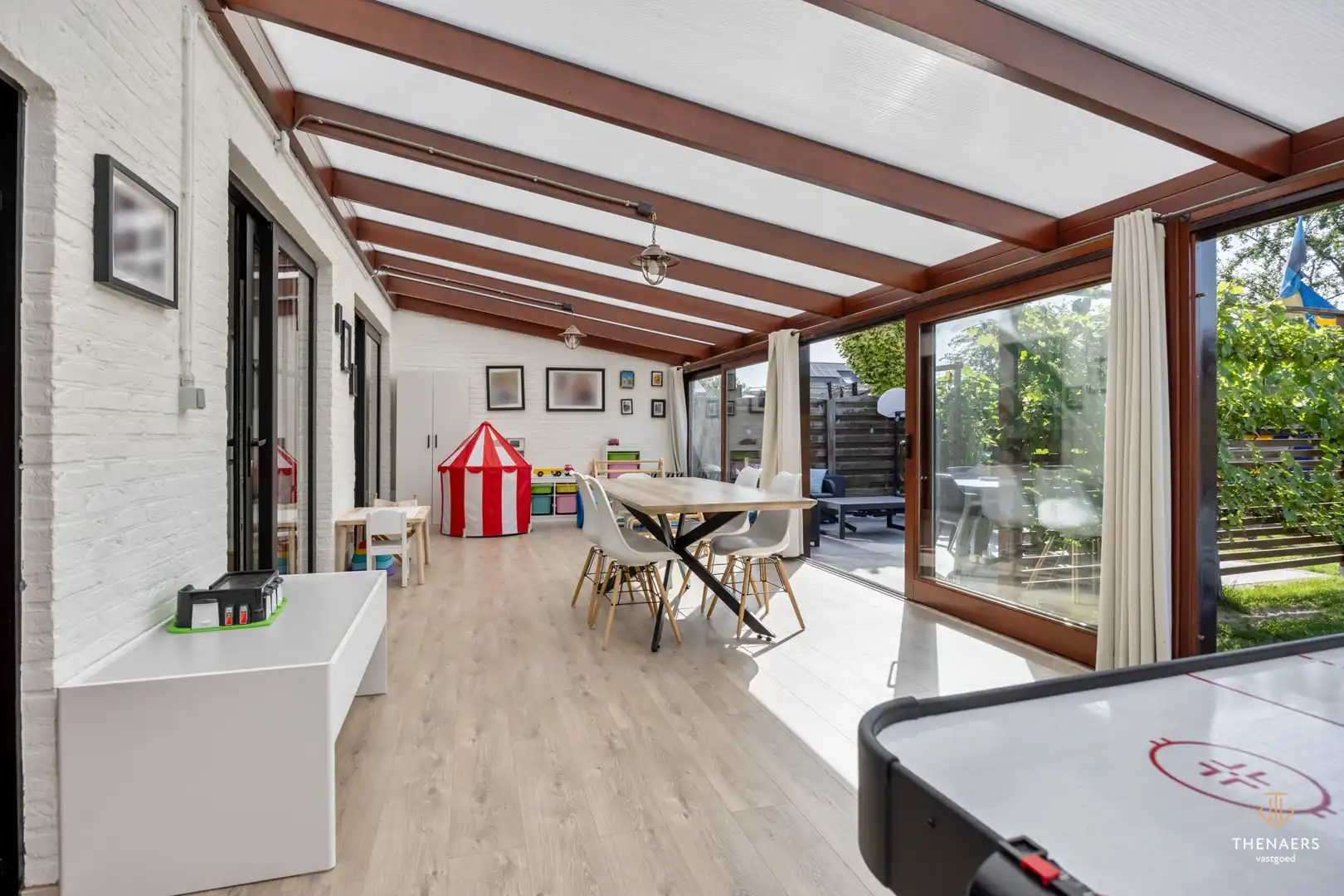 Rustig gelegen halfopen woning met 3 slaapkamers, garage, ruime leefveranda en zonnige tuin nabij het centrum van Sint-Truiden. foto 11