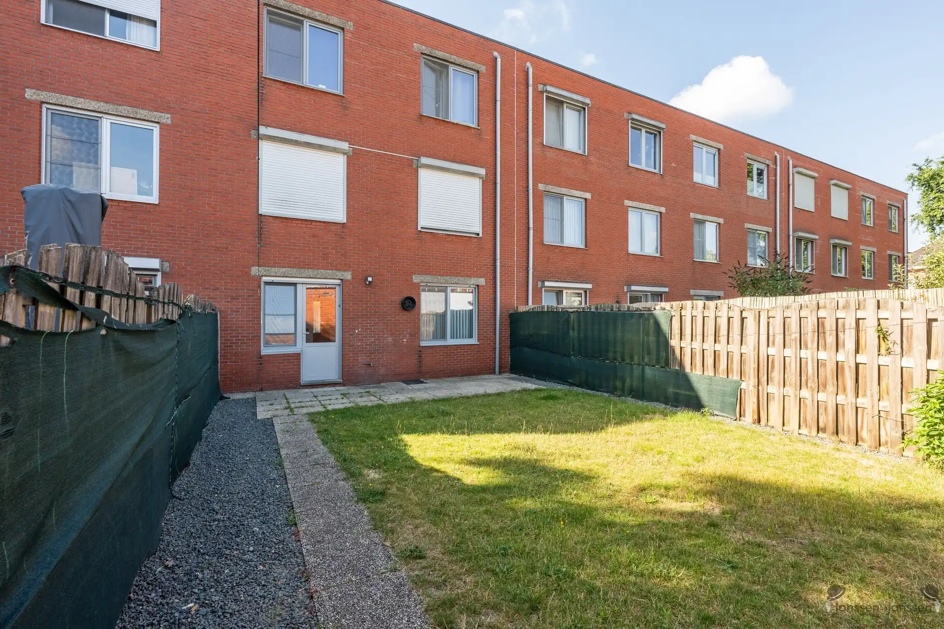 Op te frissen gelijkvloersappartement met 3 slpk's, tuin en garage foto 16