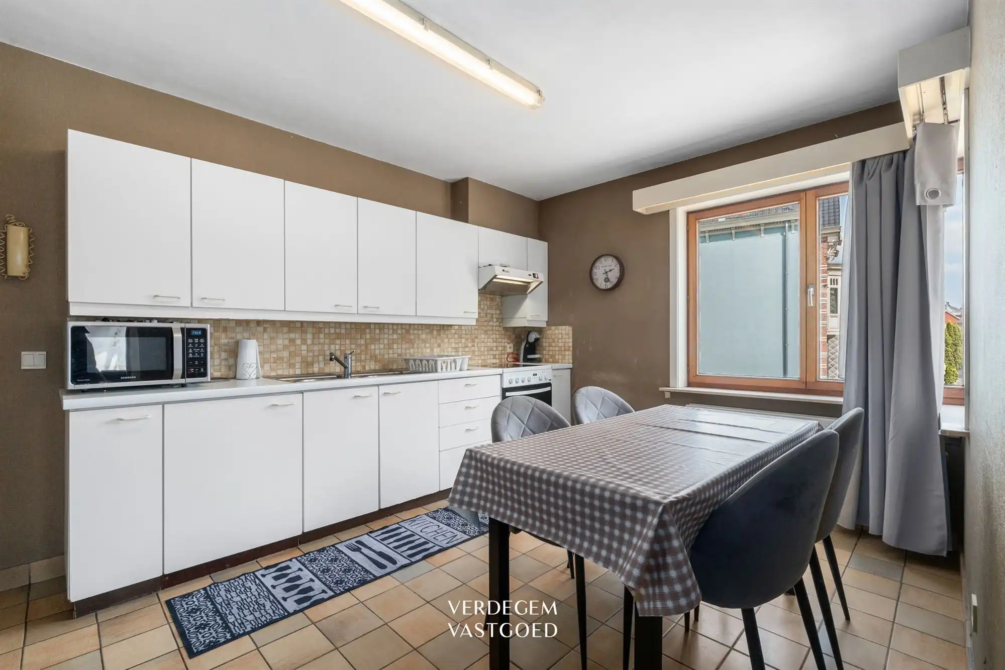 Centraal gelegen opbrengsteigendom met gelijkvloerse handel/kantoor en duplexappartement foto 10