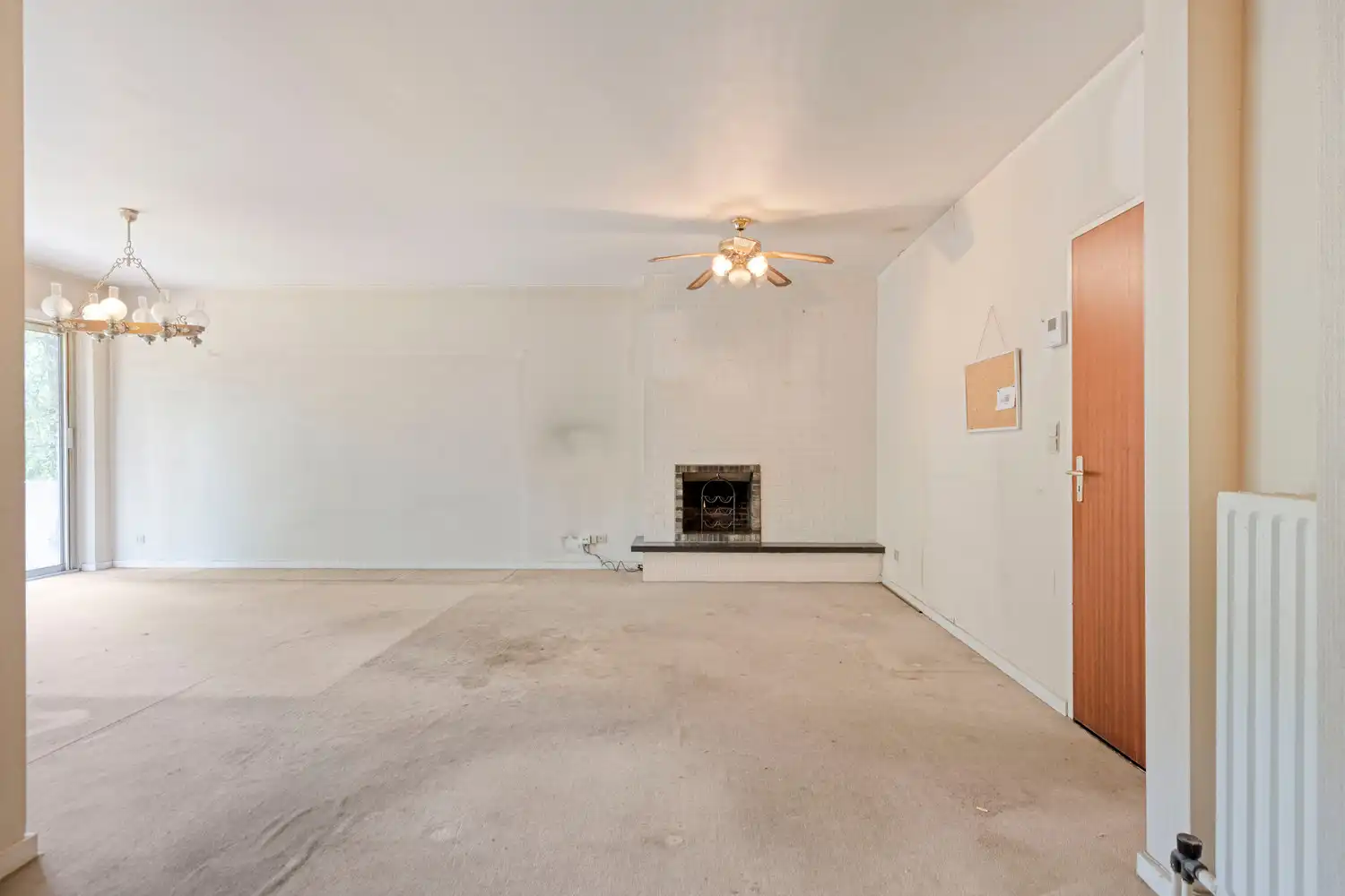 Te renoveren appartement (100m²) op 1ste verdieping met een uitstekende ligging aan de Hoogboomsteenweg in Kapellen! foto 3