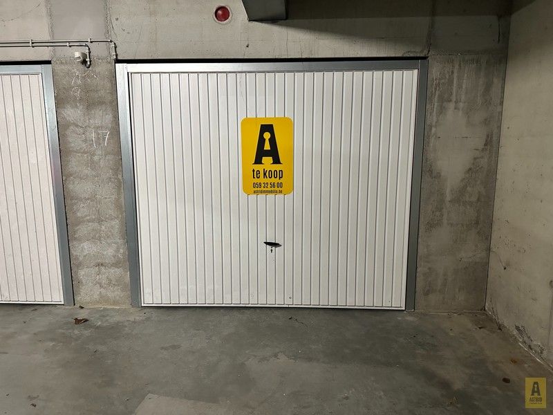 Ruime garagebox in centrum Bredene-Duinen foto 2