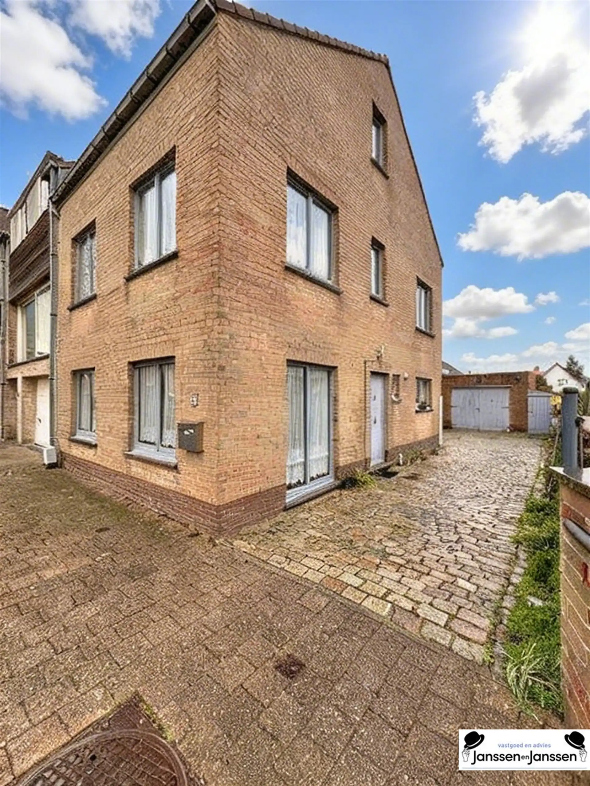 Hoofdfoto van de publicatie: Ruime woning met 3 slaapkamers en aparte garage