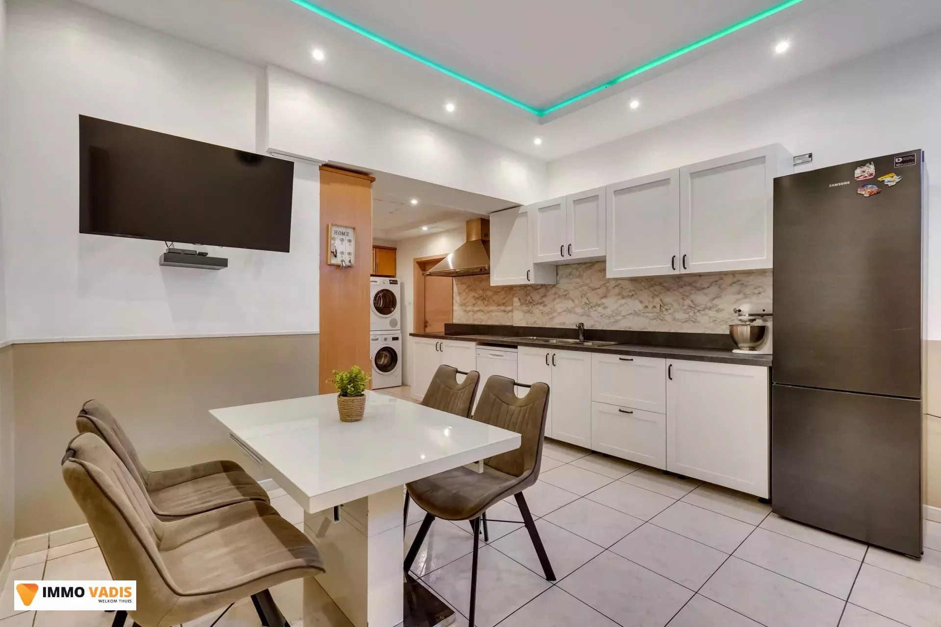 Handelspand  en appartement met garage en parkeerplaatsen foto 9