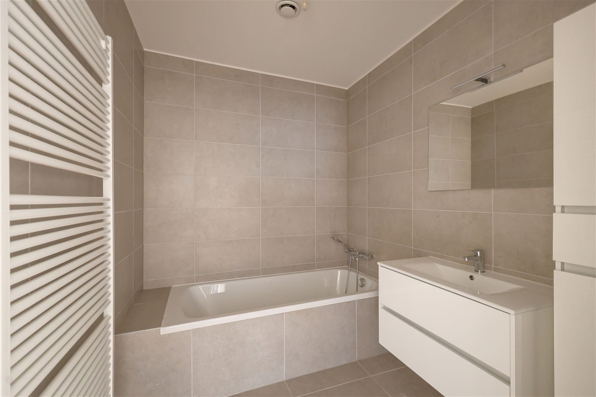 appartement met twee slaapkamers en ruim terras  foto 7