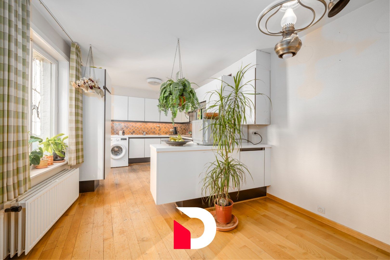 Karaktervolle / historische burgerwoning op het Jan Van Eyckplein te Brugge. foto 7